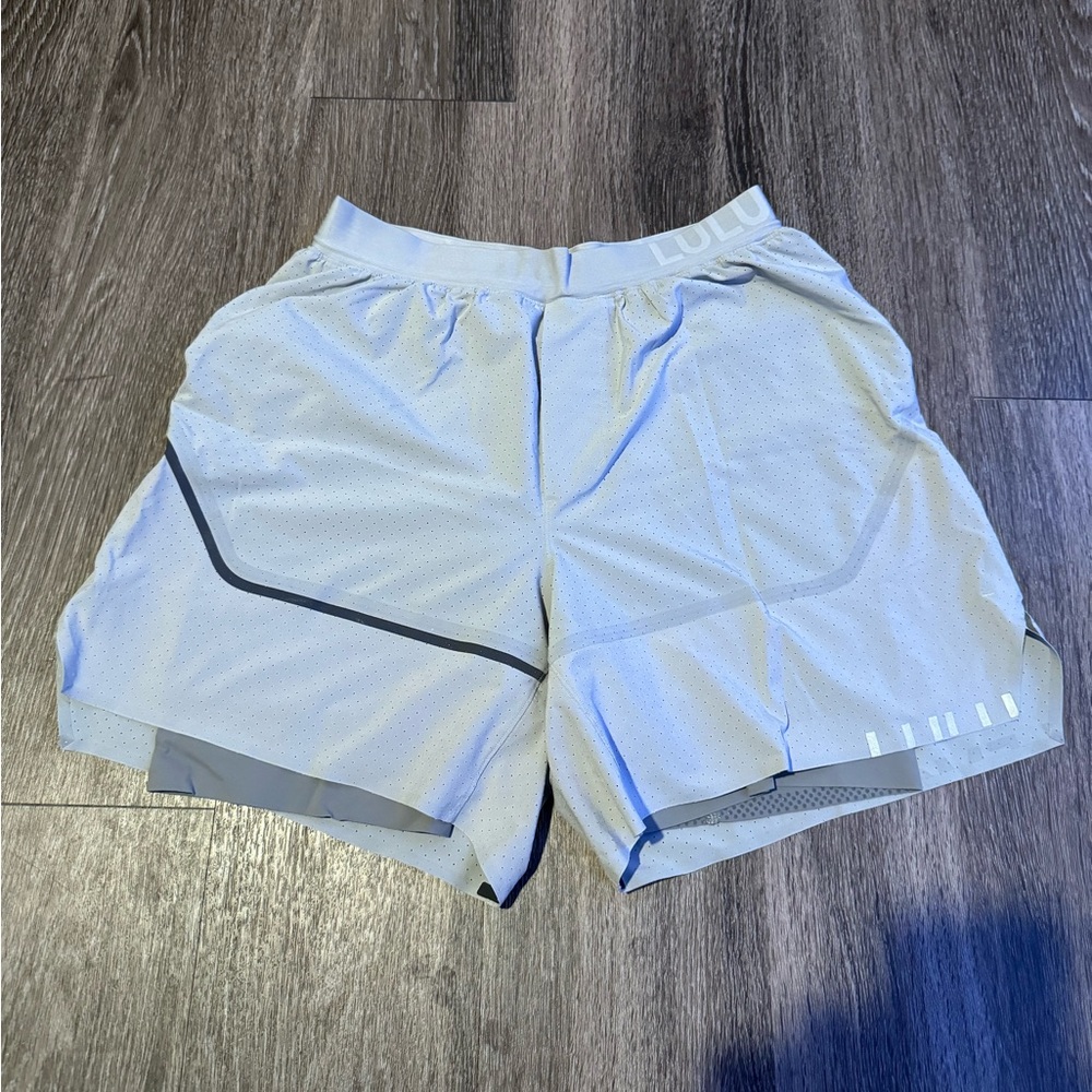 Men’s lined lululemon training shorts